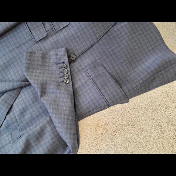 TOM FORD SUIT - Picture 4 of 12